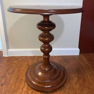 Ball turned leg pedestal table